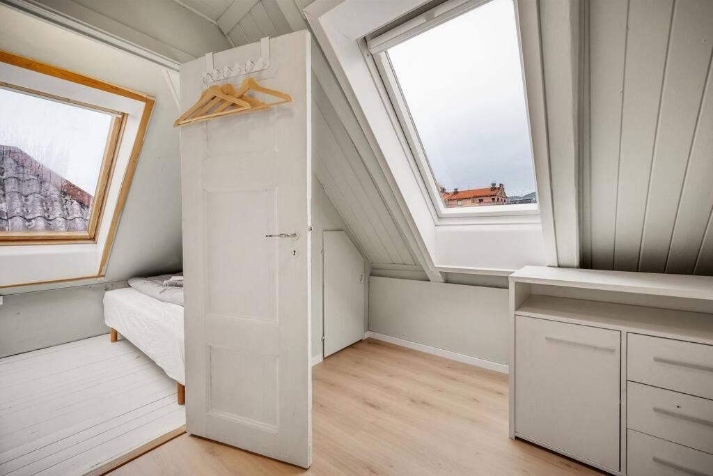 Dinbnb Homes I 4-Bedroom Historical House In Romantic Surroundings Берген Екстер'єр фото